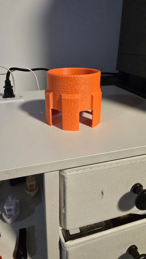 Porte-canette à fixer au bouchon d'essence.